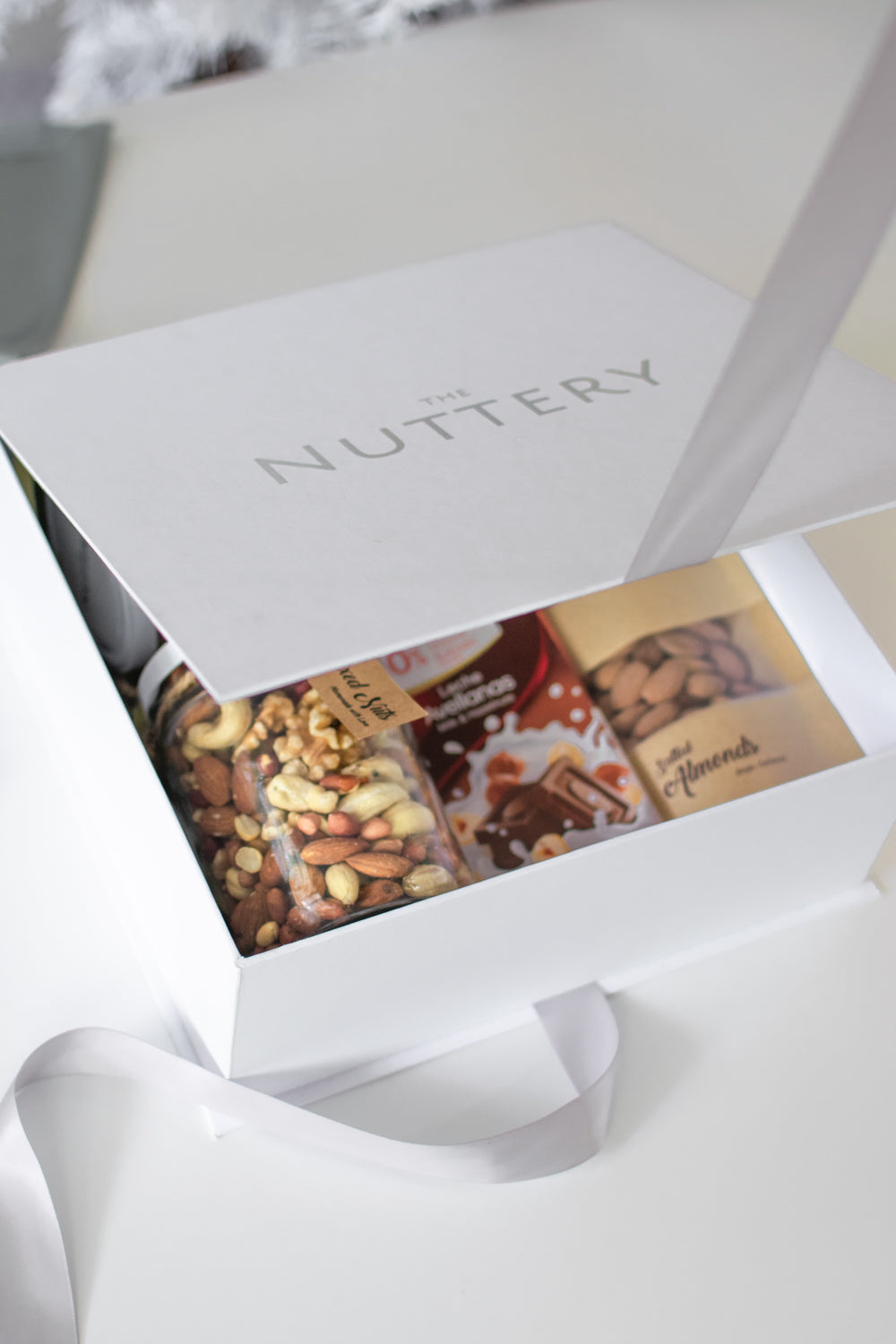 Tiramisu Truffles & Nuts Luxury Gift box